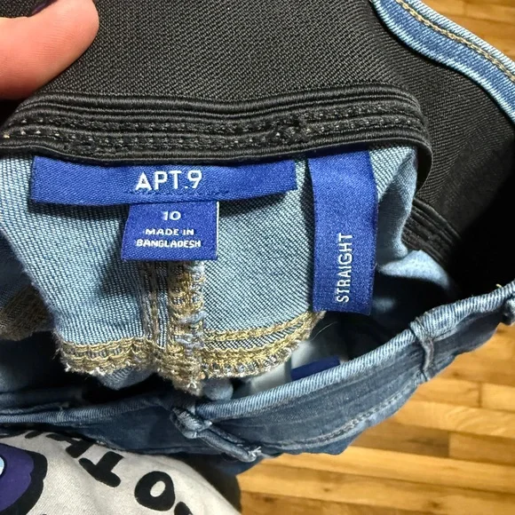 2 pair Women's Apt. 9® Tummy Control Straight Jeans - super stretchy. EUC. - Picture 7 of 8